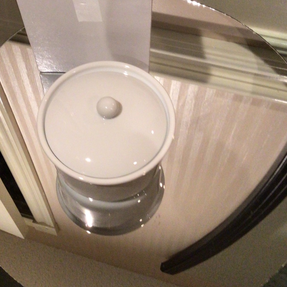 🛍2 for $25🛍NWOT 2 piece white covered bowl multifunctional